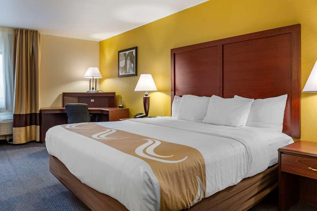 Quality Inn & Suites Zanesville Room photo